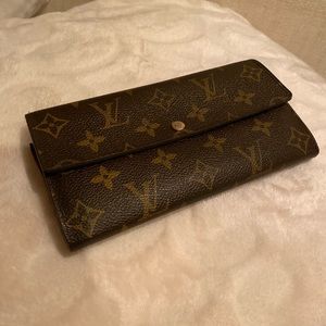 Lv wallet monogram
